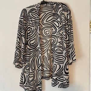 Beautiful Chico’s Travelers jacket in black/white - size 1 (8 US)!